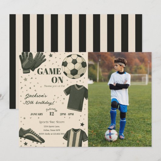Kids Soccer Themed Birthday Photo Invitation Kaart (Voorkant / Achterkant)