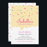 KIDS VERJAARDAG PARTY cake druppels geel Kaart<br><div class="desc">door kat massard >>> www.simplysweetPAPERIE.com <<< Een super schattige taart of ijsje kegel thema uitnodiging ontwerp voor de verjaardag van uw kind. Wow je vrienden en familie met dit kleine nummer; D Setup als een sjabloon is het eenvoudig voor u om uw eigen gegevens toe te voegen, of druk op...</div>