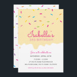 KIDS VERJAARDAG PARTY cake druppels geel Kaart<br><div class="desc">door kat massard >>> www.simplysweetPAPERIE.com <<< Een super schattige taart of ijsje kegel thema uitnodiging ontwerp voor de verjaardag van uw kind. Wow je vrienden en familie met dit kleine nummer; D Setup als een sjabloon is het eenvoudig voor u om uw eigen gegevens toe te voegen, of druk op...</div>