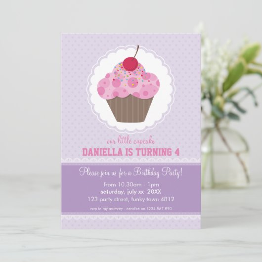 KIDS VERJAARDAGSFEESTJE UITNODIGEN schattig cupcak Kaart (Staand voorkant)