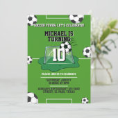 Kids verjaardagsuitnodiging: Voetbal koorts, QR-co Kaart (Staand voorkant)