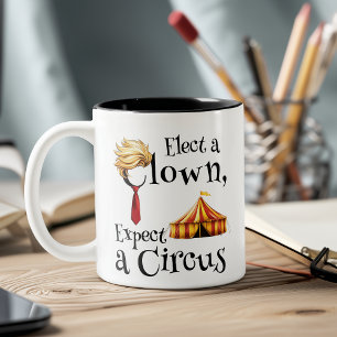 Kies een clown, verwacht een Circus Politics Recht Tweekleurige Koffiemok