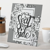 Kies een zitplaats zonder donkerbruine bruiloft reclamebord met voetstuk (Insitu)