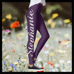 KIES UW Leggings voor aangepaste kleuren met naam<br><div class="desc">KIES JOUW KLEUR custom yoga leggings! Bedrukt van rand tot rand, met jouw naam in groot wit script één poot omhoog! De steekproef is diep paarse, maar u kunt gemakkelijk aan kleur van uw keus aanpassen. Ook gemakkelijk om voorbeeldtekst te wijzigen of te verwijderen. Alle rechten voorbehouden © 2016 Alan...</div>