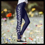 KIES UW Leggings voor aangepaste kleuren met naam<br><div class="desc">KIES JOUW KLEUR custom yoga leggings! Bedrukt van rand tot rand, met jouw naam in groot wit script één poot omhoog! De steekproef is middernachtblauw, maar u kunt gemakkelijk aan kleur van uw keus aanpassen. Ook gemakkelijk om voorbeeldtekst te wijzigen of te verwijderen. Alle rechten voorbehouden © 2016 Alan &...</div>