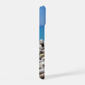 Kiezels en Zee iPhone 15 Case (Rechterkant)
