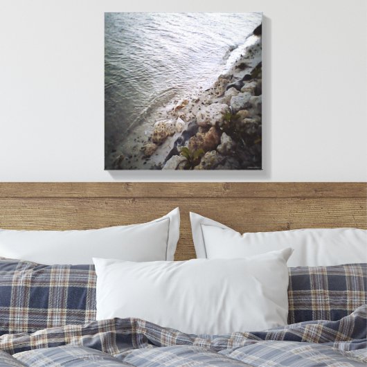 Kiezels op het strand - Ocean Blue Trimmining Canvas Afdruk (Insitu (Slaapkamer))