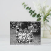 Kijk eens naar die ukuleles! - jaren twintig briefkaart (Staand voorkant)