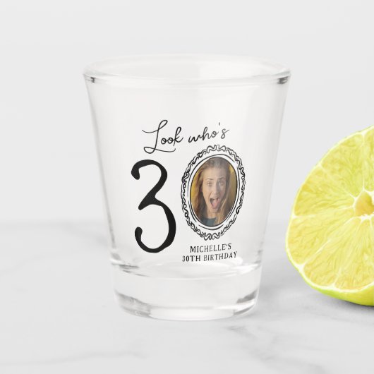 Kijk eens wie 30 is! Foto 30e verjaardag Shot Glas (Voorkant)