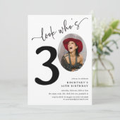Kijk eens wie 30 is! Moderne foto 30e verjaardag Kaart (Staand voorkant)