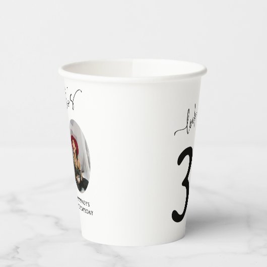 Kijk eens wie 30 is! Moderne foto 30e verjaardag Papieren Bekers (Links)