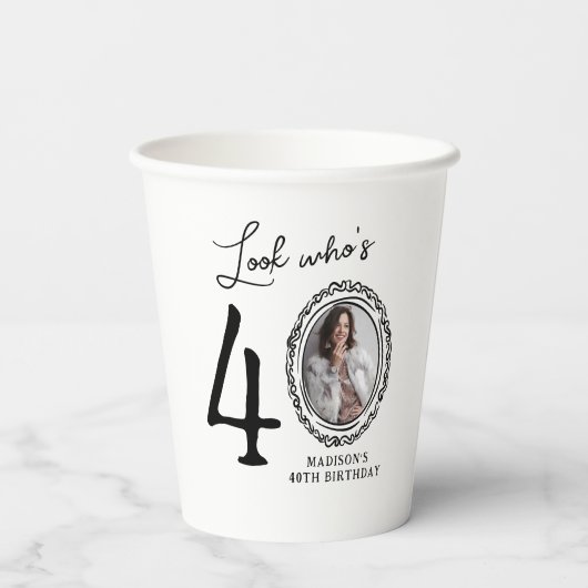 Kijk eens wie 40 is! Foto 40e verjaardag Papieren Bekers (Achterkant)
