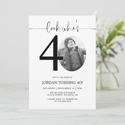 Kijk eens wie 40 is | Foto 40e verjaardag Uitnodig Kaart (Staand voorkant)