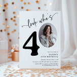 Kijk eens wie 40 is! Moderne foto 40e verjaardag Kaart<br><div class="desc">Vier de grote 4-0 in stijl met onze 'Look who's 40' Party Invites. Elke uitnodiging is voorzien van een prachtig zwart cursief serif lettertype en elegant kalligrafiescript, geplaatst tegen een minimalistische witte achtergrond. Het pièce de résistance? Een foto van de verjaardagsster in de nulpositie! Deze uitnodigingen zijn ideaal voor iedereen...</div>