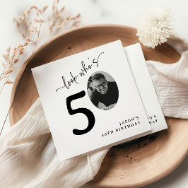 Kijk eens wie 50 is! Moderne foto 50ste verjaardag Servet