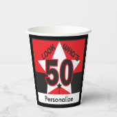 Kijk eens wie 50 jaar oud is | 50e verjaardag papieren bekers (Achterkant)