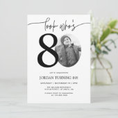 Kijk eens wie 80 is | Foto 80e verjaardag Uitnodig Kaart (Staand voorkant)