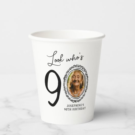 Kijk eens wie 90 is! Foto 90e verjaardag Papieren Bekers (Voorkant)