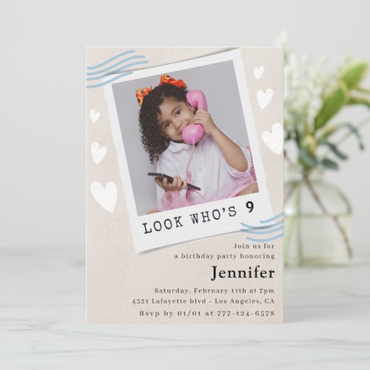 Kijk eens wie de uitnodigingen voor de 9e verjaard (Staand voorkant)