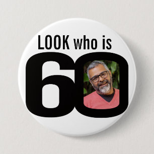 Kijk eens wie er 60 foto's zwart-wit is op de knop ronde button 7,6 cm