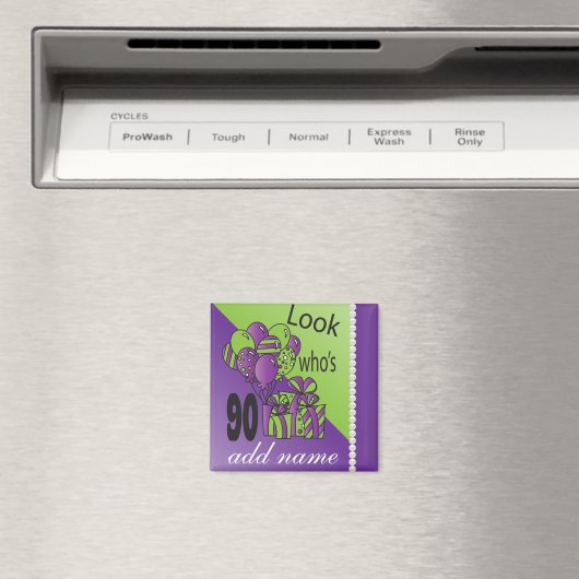 Kijk eens wie er 90 is | 90e verjaardag magneet (Insitu (Vaatwasser))
