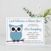 Kijk eens wie er bijna komt! Blauwe Baby shower Kaart (Staand voorkant)