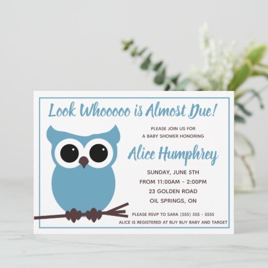 Kijk eens wie er bijna komt! Blauwe Baby shower Kaart (Staand voorkant)