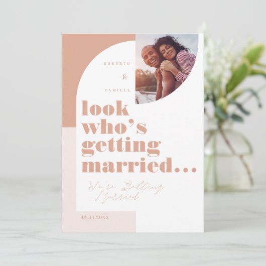 Kijk eens wie er gehuwde Geometric Blush Foto krij Save The Date (Staand voorkant)