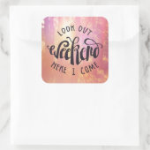 Kijk hier eens naar het weekend. vierkante sticker (Tas)