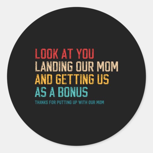 Kijk hoe je onze moeder landt en ons als een jonge ronde sticker (Voorkant)