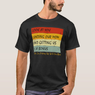 Kijk hoe je onze moeder landt en ons als een jonge t-shirt
