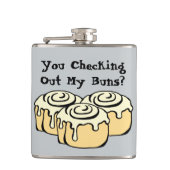 KIJK JE MIJN BUNS UIT? Funny Pun Humor Quote Heupfles (Voorkant)
