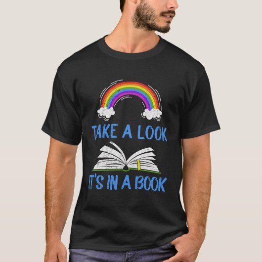 Kijk maar eens, het staat in een boek Rainbow Libr T-shirt (Voorkant)