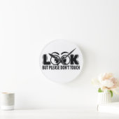 Kijk, maar raak niet aan ronde klok (Huis)