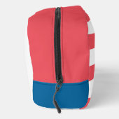 Kijk naar mij kat in het Pet Toilettasje (Rechts)