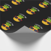 Kijk naar Pine Funny Pineapple Pun Dark BG Cadeaupapier (Hoek)