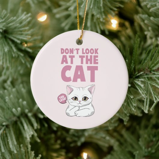 Kijk niet naar de kat - grappige witte kat keramisch ornament (Boom)