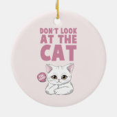 Kijk niet naar de kat - grappige witte kat keramisch ornament (Achterkant)