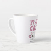 Kijk niet naar de kat - grappige witte kat latte mok (Linkerhoek)