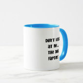 Kijk niet naar mijn overhemden en cadeaus mok (Voorkant rechts)