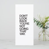 Kijk niet terug dat je niet zo gaat. (Staand voorkant)