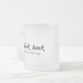 Kijk niet terug dat je niet zo gaat. matglas koffiemok (Voorkant links)