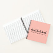 Kijk niet terug | Modern Uplifting Peachy Pink Notitieboek (Binnen)
