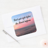 KIJK NIET VOOR DE MIRACLES GEBEUREN. VIERKANTE STICKER (Envelop)