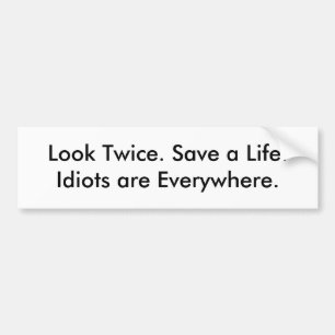 Kijk twee keer. Sla een leven op. Idioten zijn ove Bumpersticker