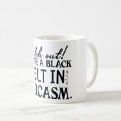 Kijk uit dat ik een zwarte gordel heb in Sarcasm F Koffiemok (Voorkant rechts)