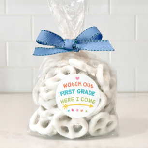 Kijk uit de eerste klas hier. ronde sticker