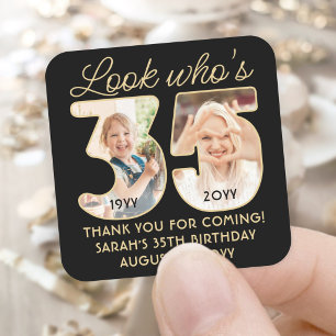 Kijk wie 35 is Verjaardagsfeest 2 foto zwart goud Vierkante Sticker