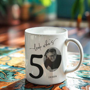 'Kijk wie 50 is' Stijlvolle 50e verjaardag Koffiemok