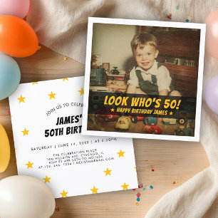 Kijk wie 50 verjaardag is Aangepaste retro foto Kaart